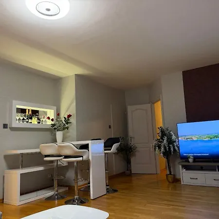Maison 4 Pièces Avec Stationnements Privés Appartement *